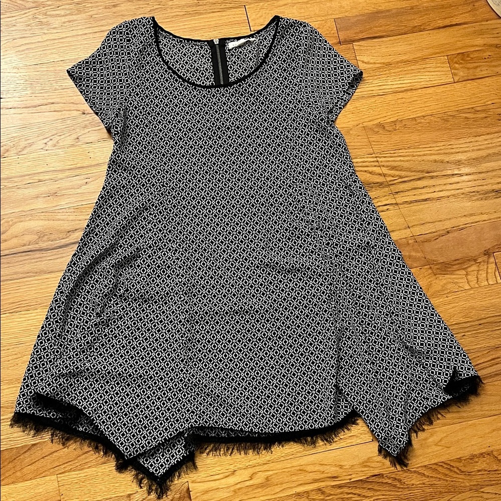 Socialite black and white dress- size small